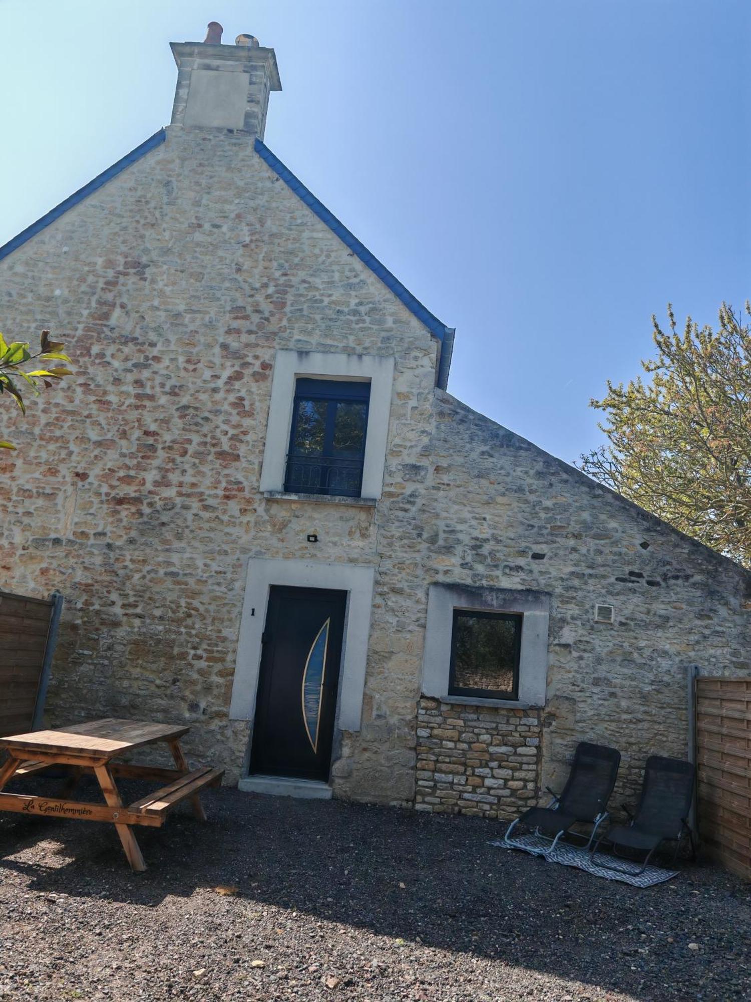 Le Domaine De La Gentilhommiere Situee Entre Bayeux Et Arromanches Les Bains Manvieux Exterior foto